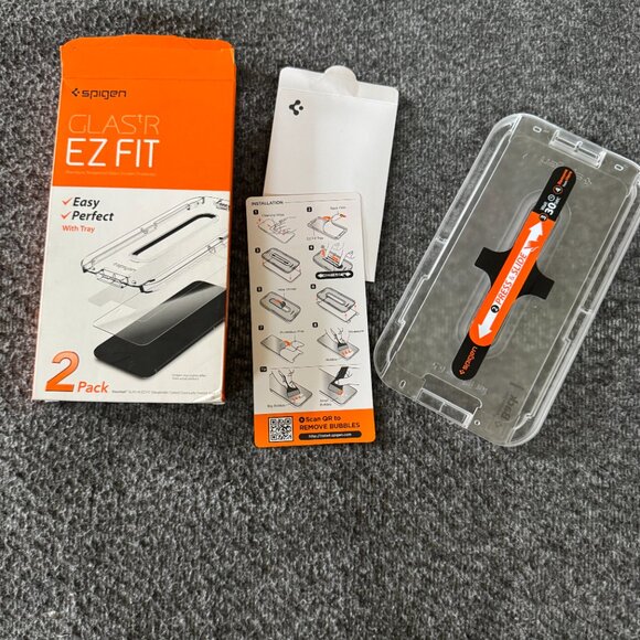 4 total IPHONE 11 Pro Max Screen Protectors Spigen & Spigen Privacy & Aliun - Picture 3 of 8